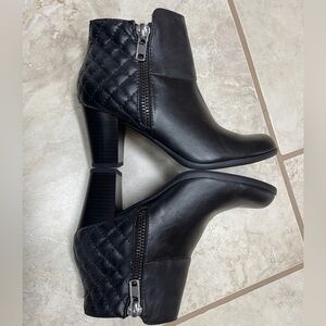 NIB Laura Ashley La-Fortune Boot 6M Ankle Bootie Zip Black Quilt 3” Heel Vegan